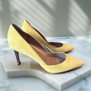 Yellow heels with pointy toes